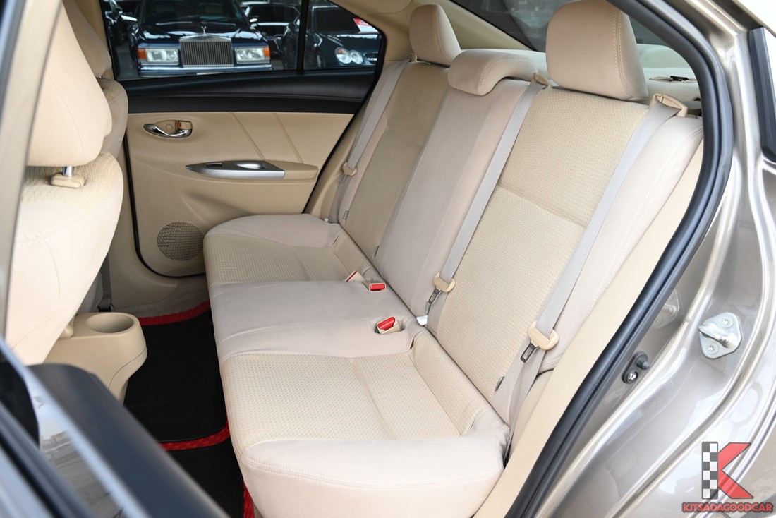 เบาะหลังแถวสอง Toyota Vios