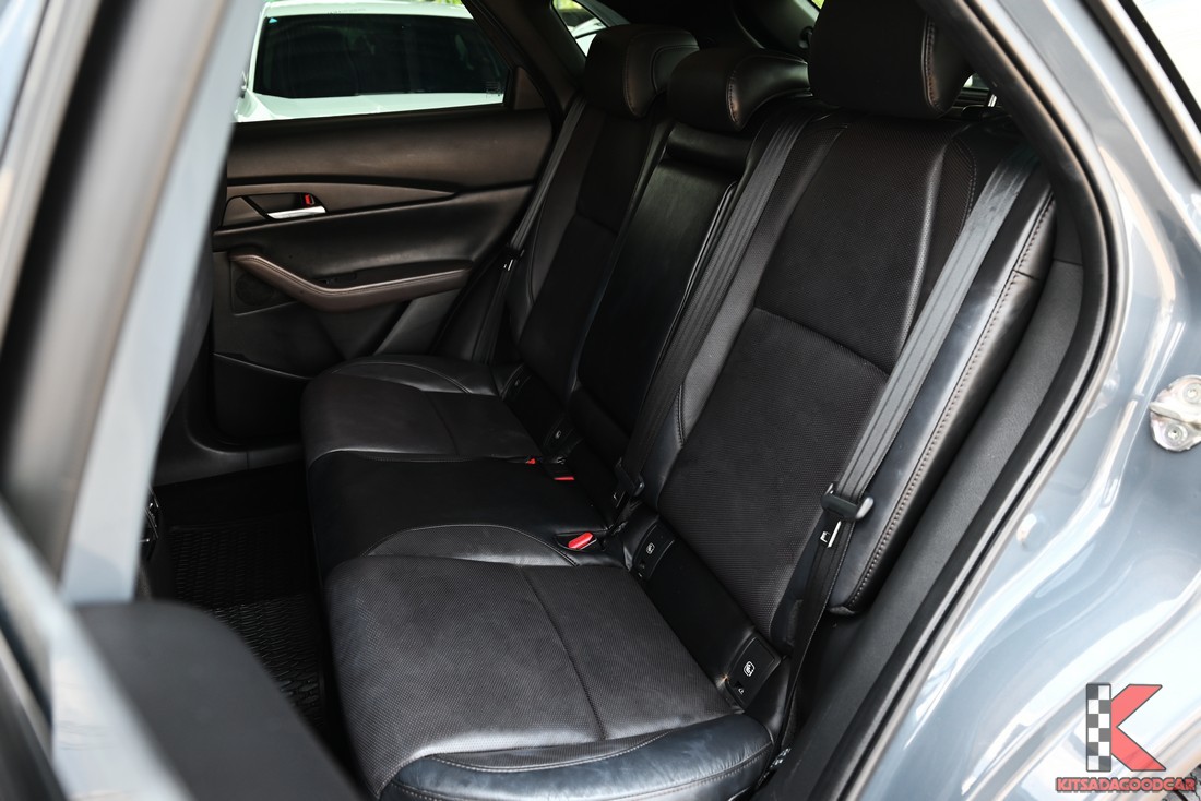 Mazda CX-30 2.0 SP ปี 2021 มือสอง เบาะนั่งด้านหลัง