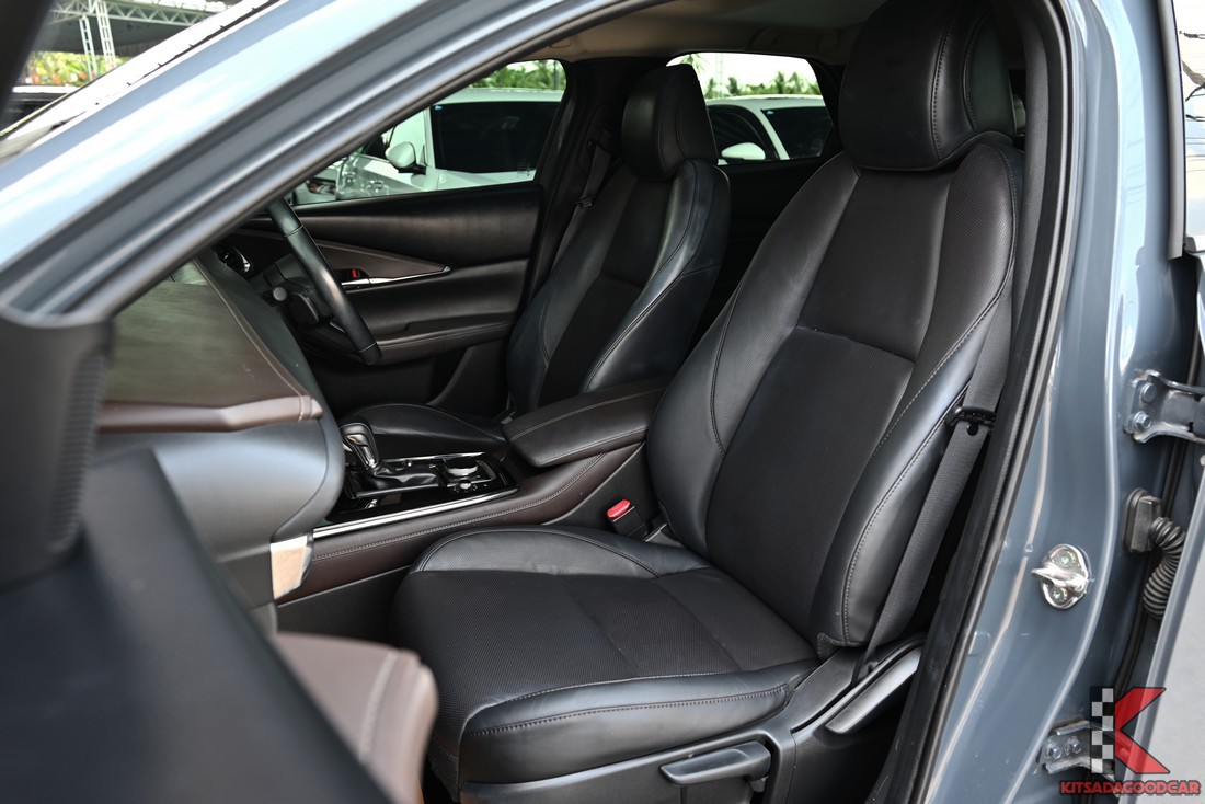 Mazda CX-30 2.0 SP ปี 2021 มือสอง เบาะคู่หน้าภายในสีดำ