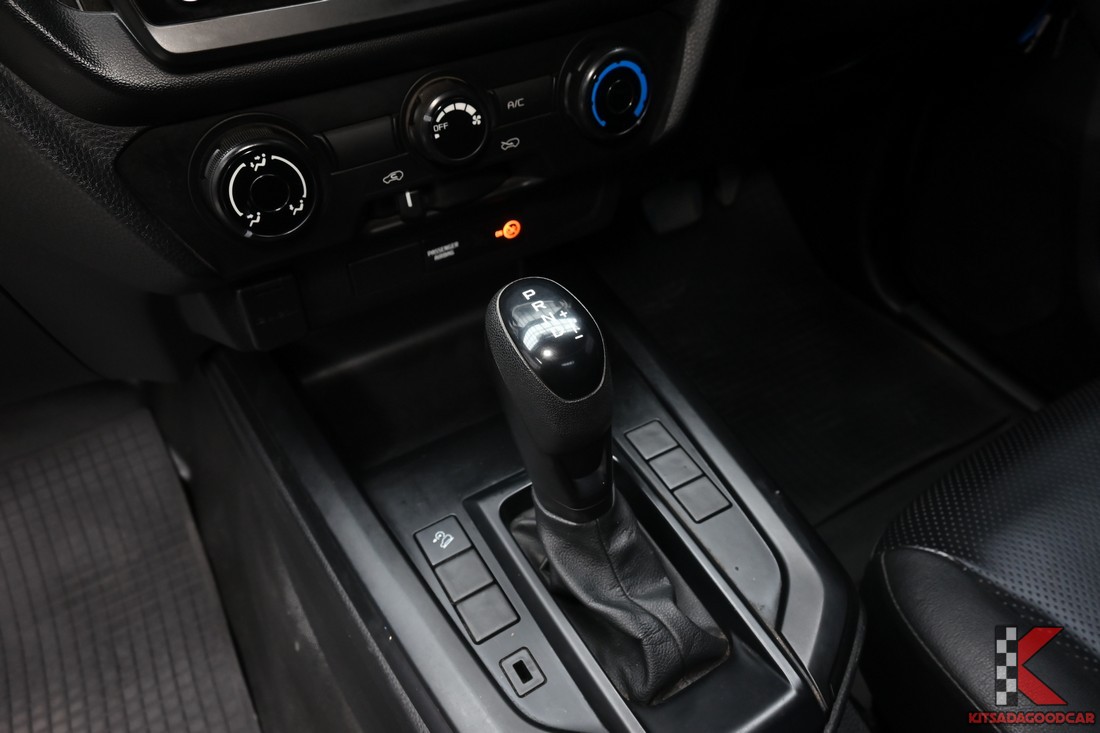 Isuzu D-MAX 1.9 Spark S ปี 2025 มือสอง ชุดมาตรวัดและตำแหน่งผู้ขับ