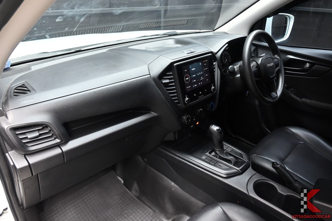 Isuzu D-MAX 1.9 Spark S ปี 2025 มือสอง ห้องโดยสาร