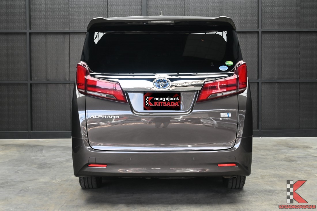 Toyota ALPHARD 2.5 HV X 4WD ปี 2021 ด้านท้ายรถ Van