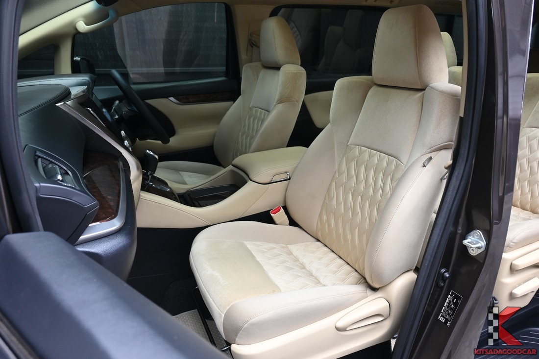 Toyota ALPHARD 2.5 HV X 4WD ปี 2021 กระจังหน้าและกันชนหน้า