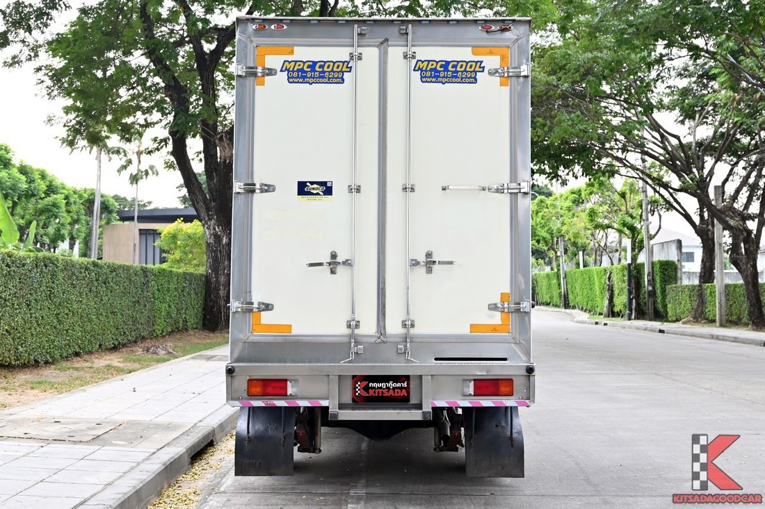 Revo ตู้เย็น 2024 ด้านท้ายตรง โลโก้ MPC COOL