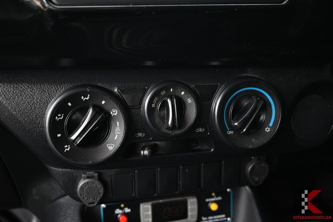 แผงควบคุมแอร์ภายในรถ