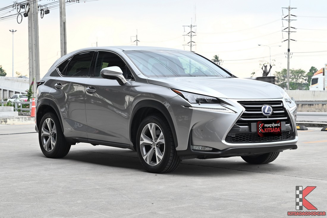 Lexus NX300h 2015 มือสอง มุมหน้าเฉียง สีเทา รุ่น Premium