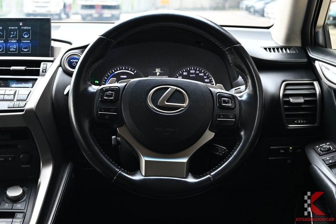 พวงมาลัยมัลติฟังก์ชัน Lexus