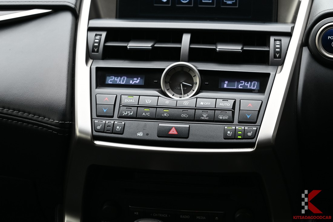 แผงควบคุมแอร์อัตโนมัติแบบแยกซ้าย-ขวา