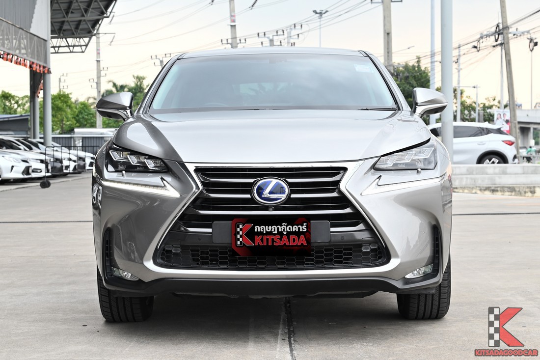 Lexus NX300h 2015 ด้านหน้าตรง สีเทา