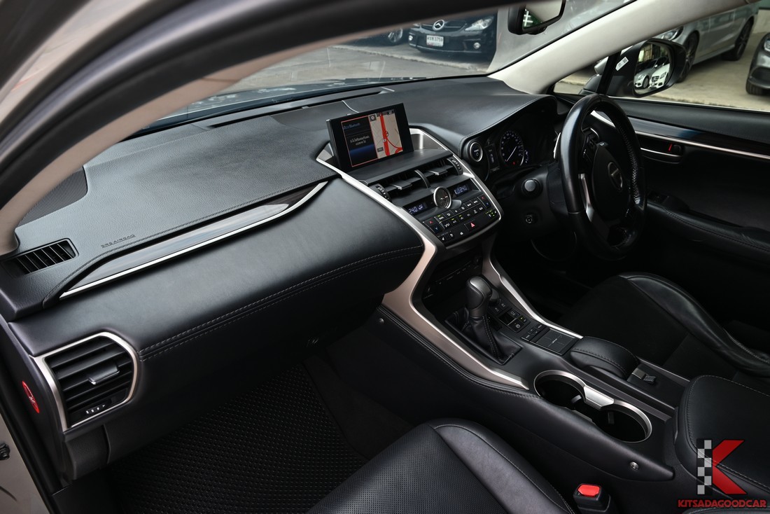 แดชบอร์ดและคอนโซลกลาง จอเนวิเกเตอร์