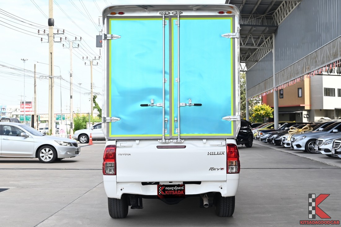 มุมหลังตรง Toyota Revo ตู้ทึบ