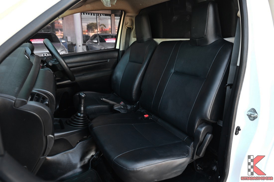 ห้องโดยสาร เบาะหน้า Toyota Revo