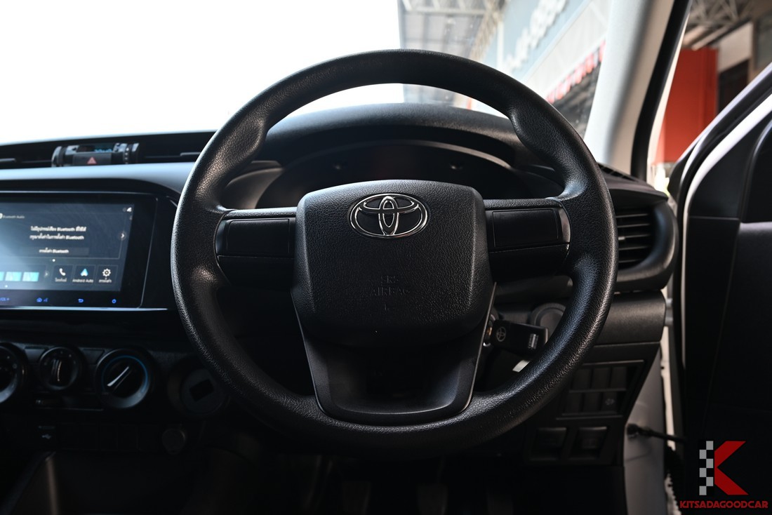 พวงมาลัยและหน้าปัด Toyota Revo