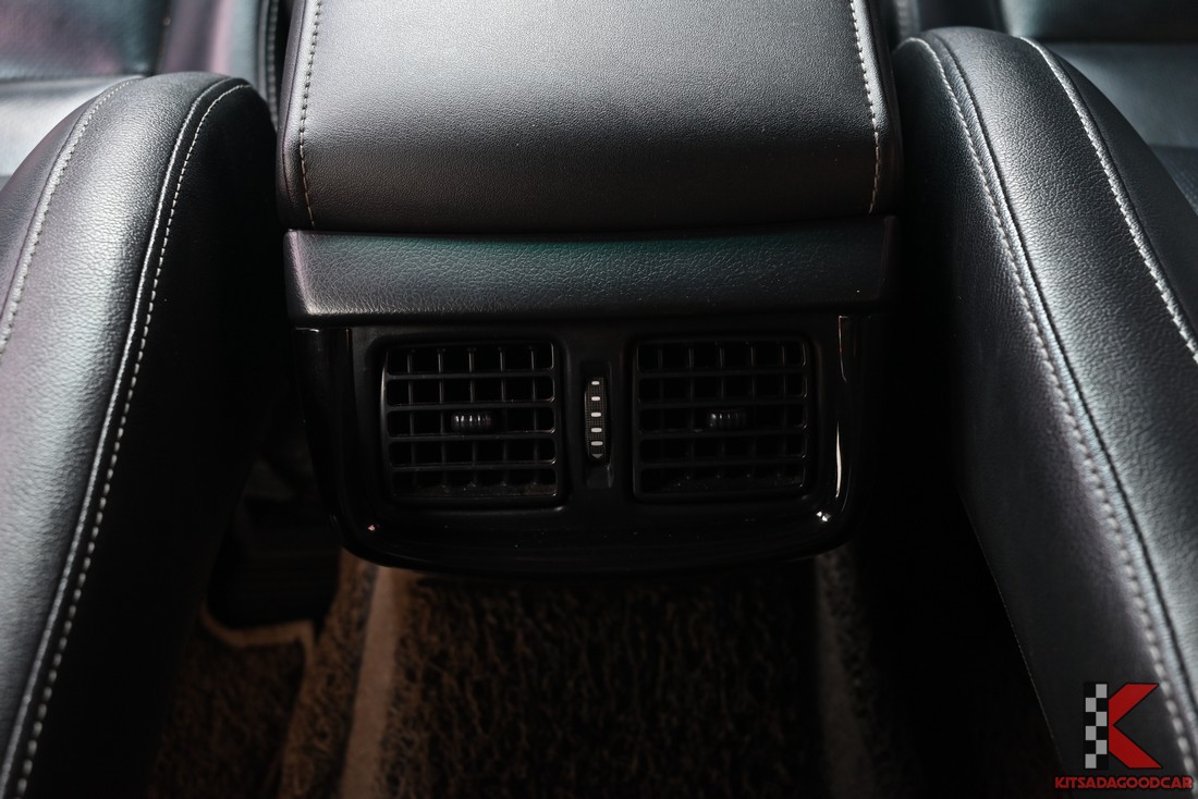 ช่องแอร์สำหรับผู้โดยสารตอนหลัง