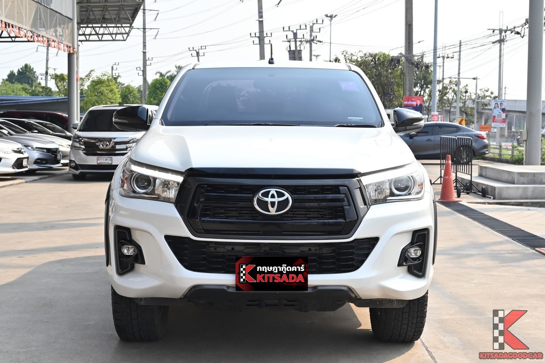 ด้านหน้าตรง Toyota Hilux Revo Rocco