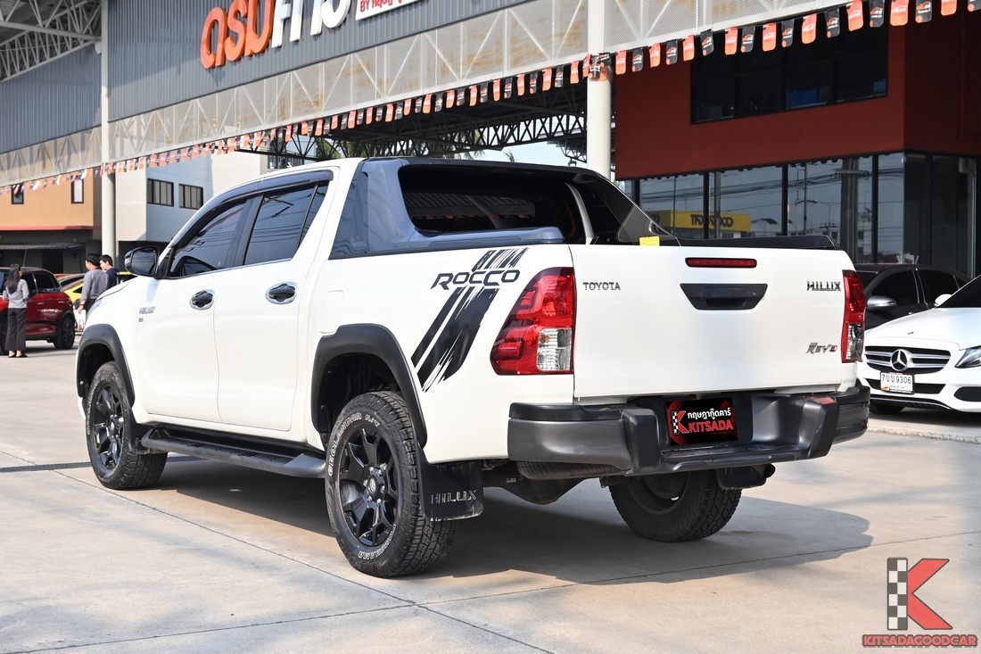 มุมท้ายขวา Rocco พร้อมโรลบาร์