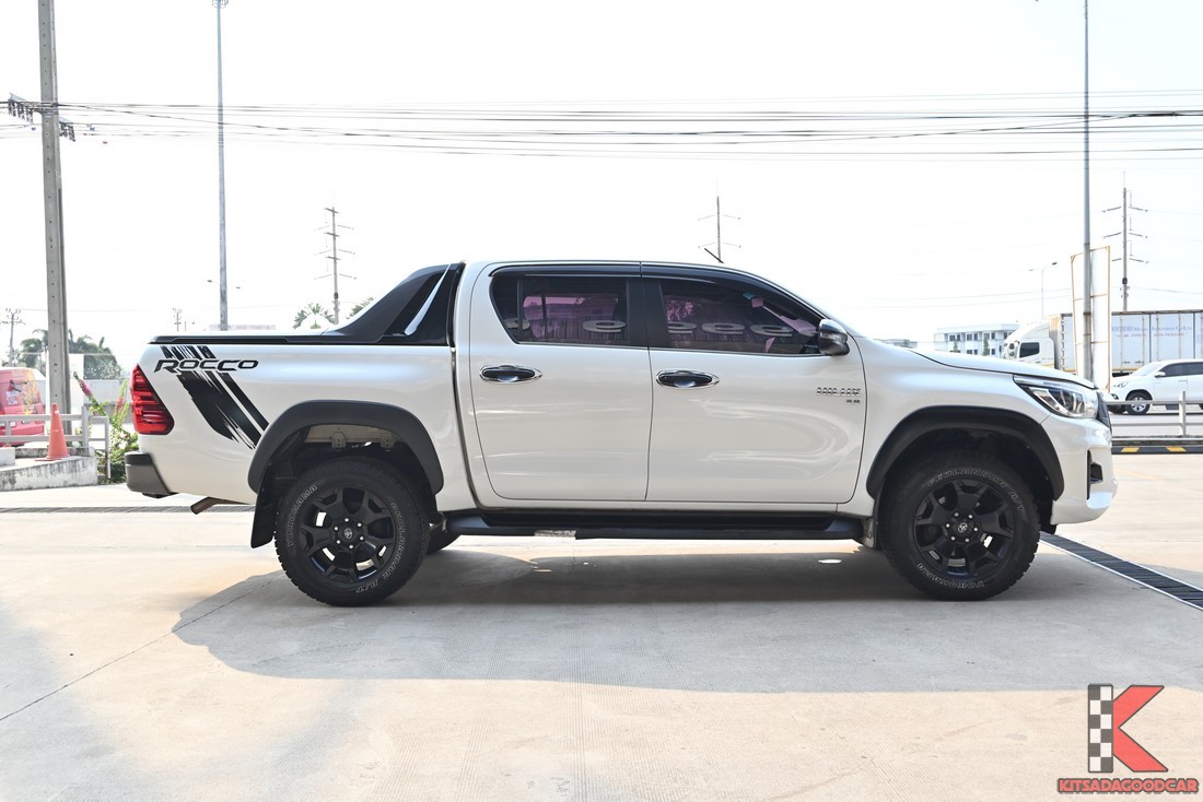 ด้านข้างซ้าย Toyota Revo Rocco ยกสูง