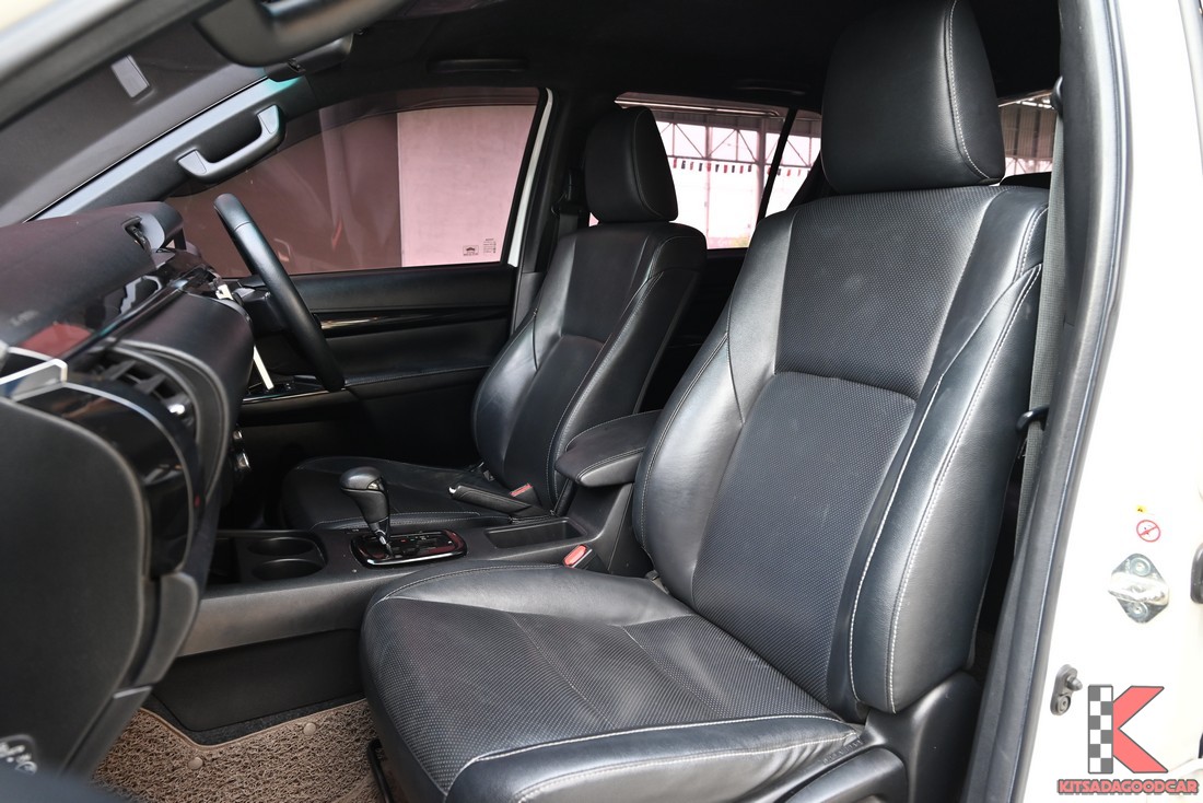 ห้องโดยสารคู่หน้า เบาะหนัง