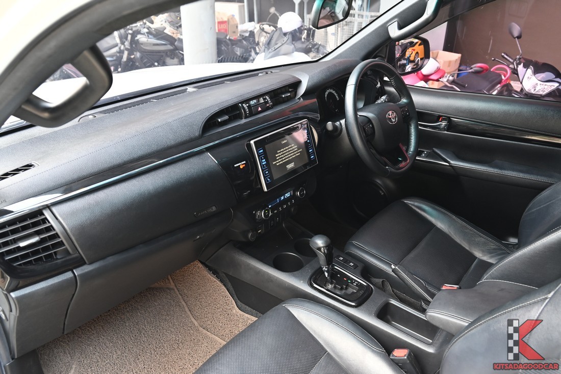 คอนโซลกลางและจอเครื่องเสียง