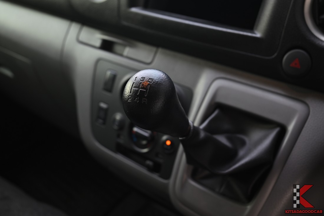 หัวเกียร์ธรรมดา Nissan Urvan