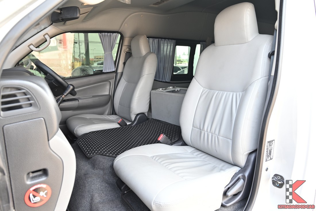 ห้องโดยสารตอนหน้า เบาะคู่หน้า