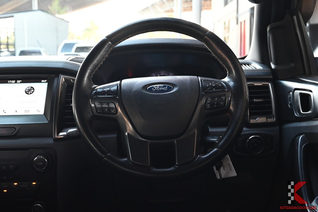 พวงมาลัยมัลติฟังก์ชัน Ford