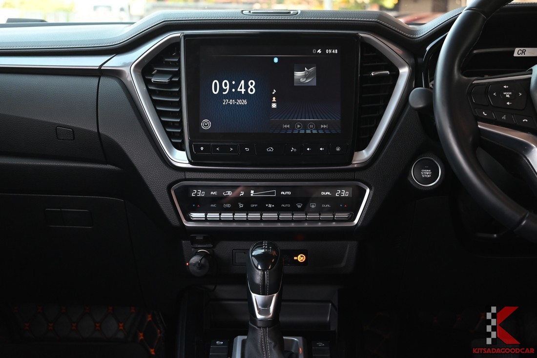 จอสัมผัสและแผงควบคุมแอร์อัตโนมัติ