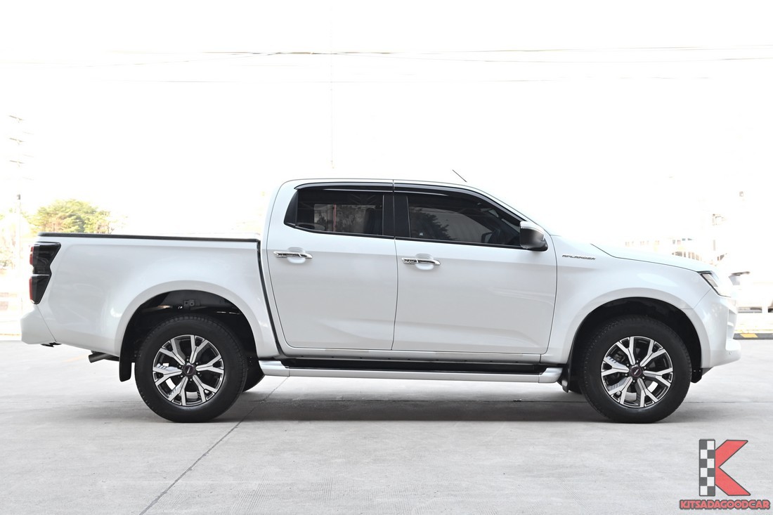 ด้านข้างซ้าย โปรไฟล์ตัวรถและล้อเขากวาง