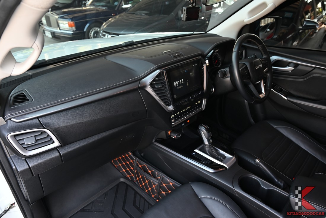 คอนโซลหน้าและพวงมาลัย D-Max