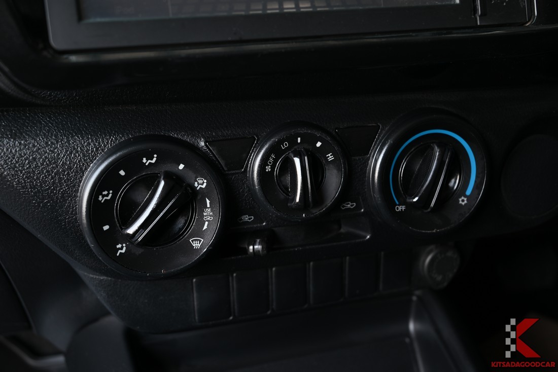 แผงควบคุมแอร์หน้าแบบหมุน