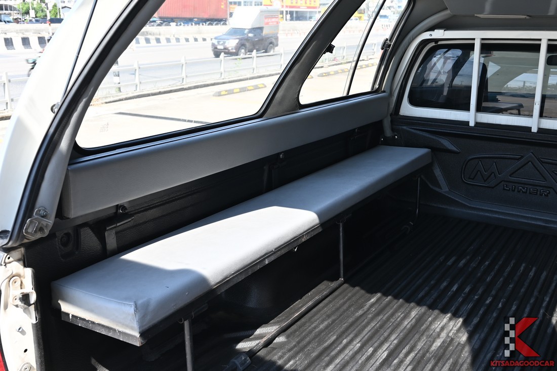 ภายในกระบะ เบาะยาวหันข้าง บุหนัง PVC