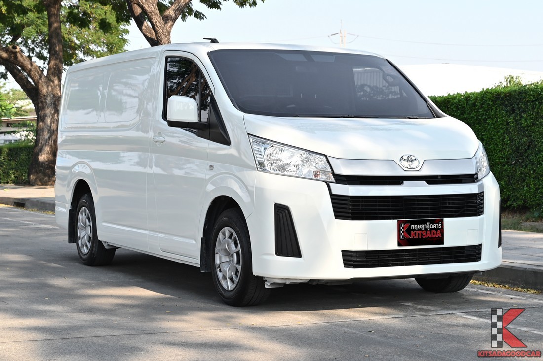 Toyota Hiace 2.8 Eco Van 2022 ตู้ทึบ มุมเฉียงซ้าย หน้า-ข้าง