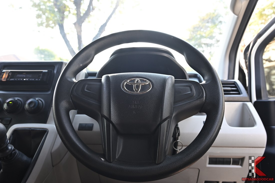 พวงมาลัยและตำแหน่งคนขับ Hiace