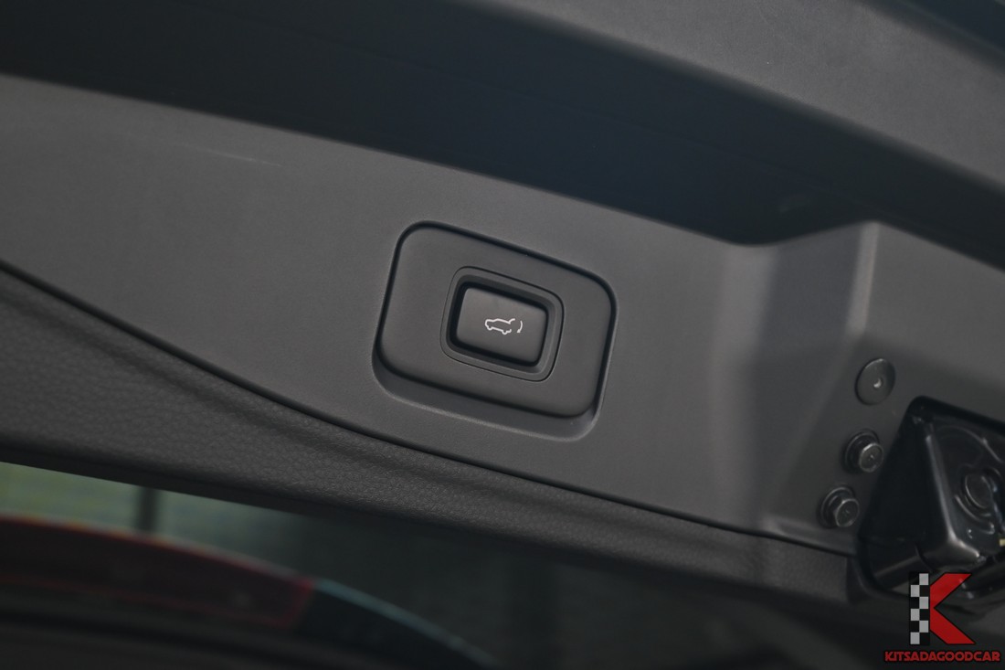 Isuzu MU-X Ultimate 2023 มือสอง ด้านท้ายตัวรถ
