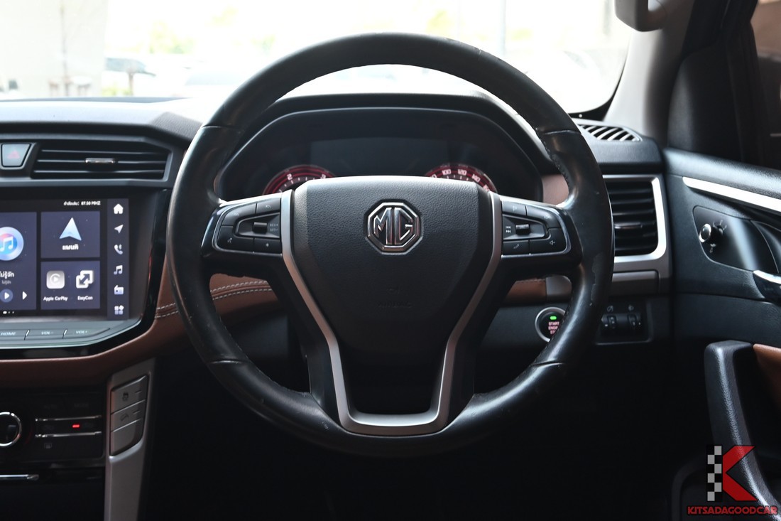 พวงมาลัยมัลติฟังก์ชัน และปุ่มสตาร์ต