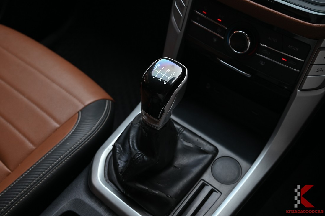 หัวเกียร์ธรรมดา 6 สปีด MG Extender