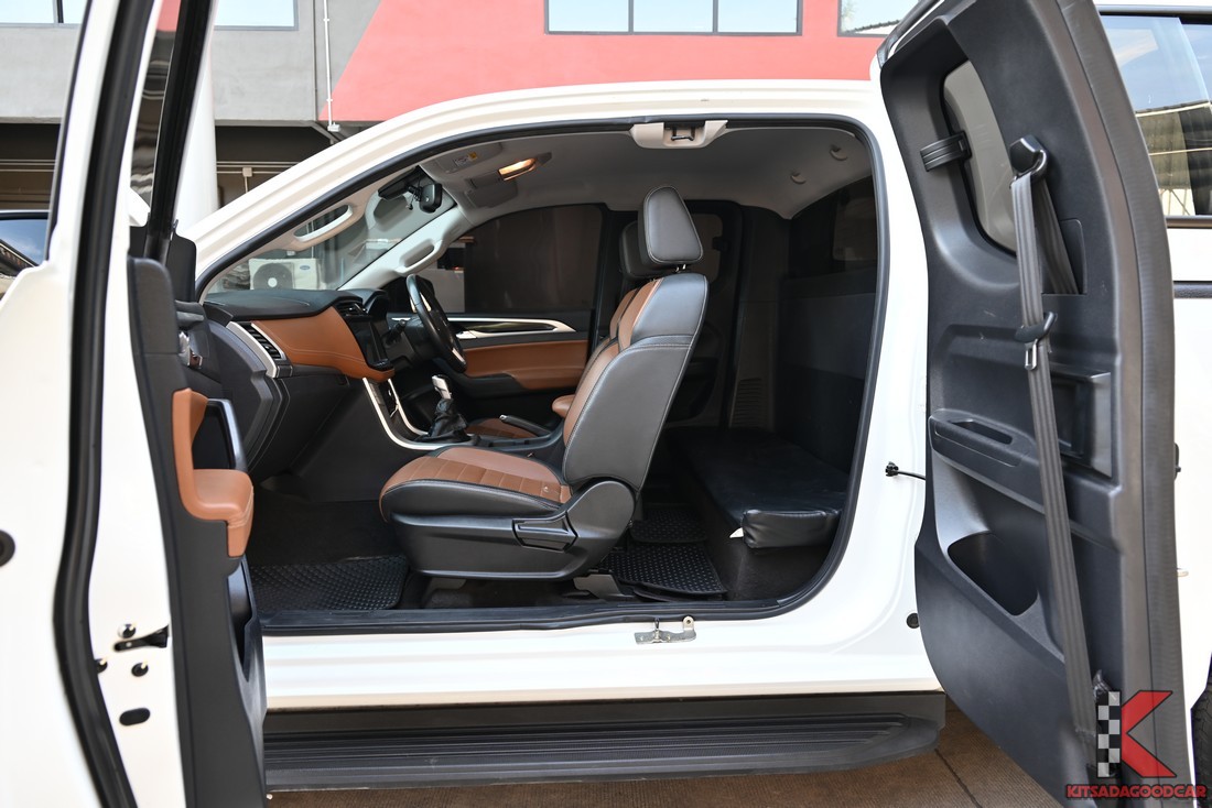 มุมมองห้องโดยสารฝั่งแค็บ เปิดบานแค็บ