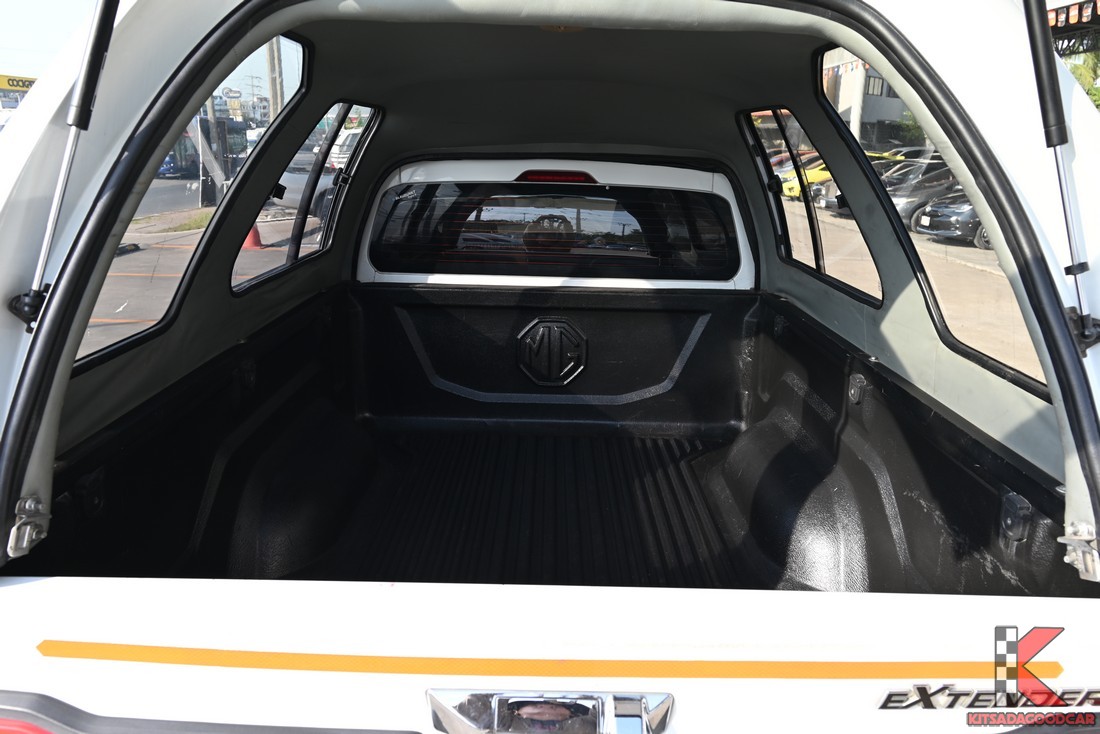 พื้นที่กระบะด้านท้าย พร้อมพื้นไลเนอร์