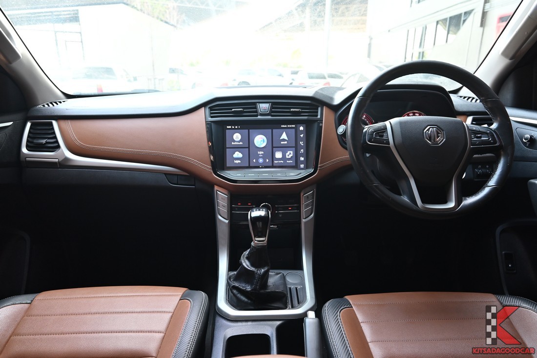 จอกลางและแดชบอร์ด แสดงเมนูระบบ