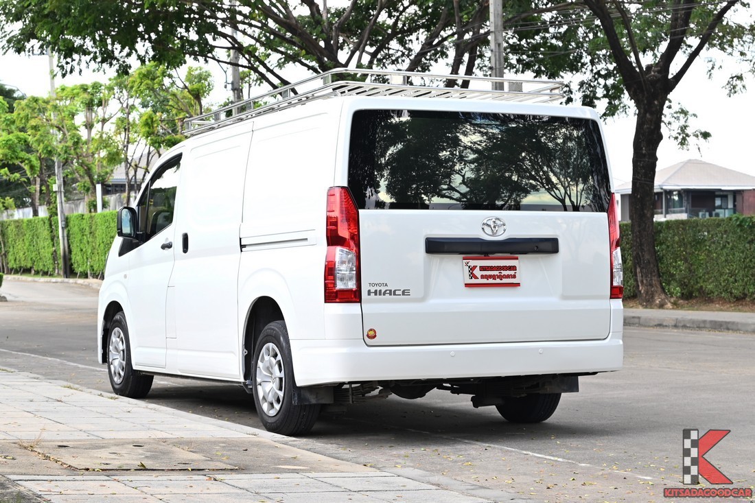 HIACE 2021 มุมท้ายเฉียง