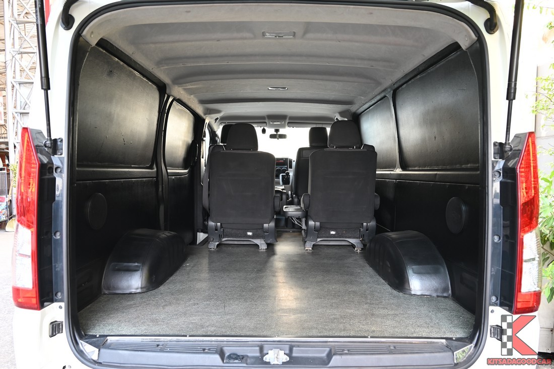 พื้นที่บรรทุกตู้ทึบ ด้านท้าย