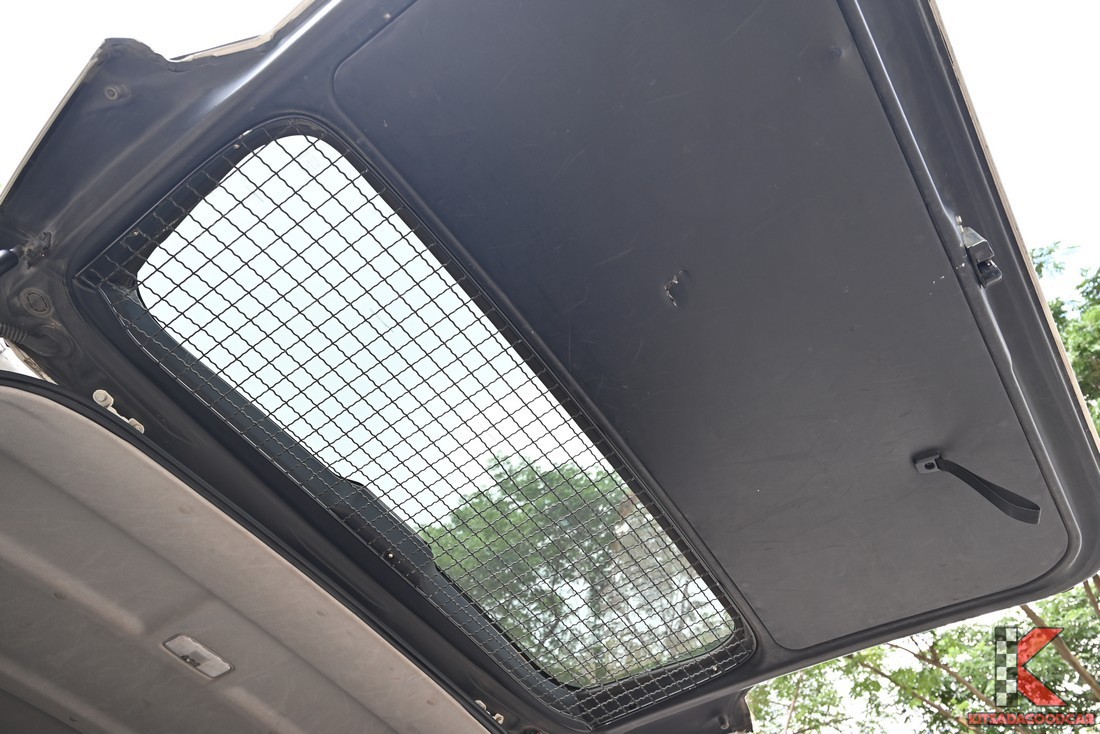 ฝากระโปรงท้ายด้านใน มีตะแกรง