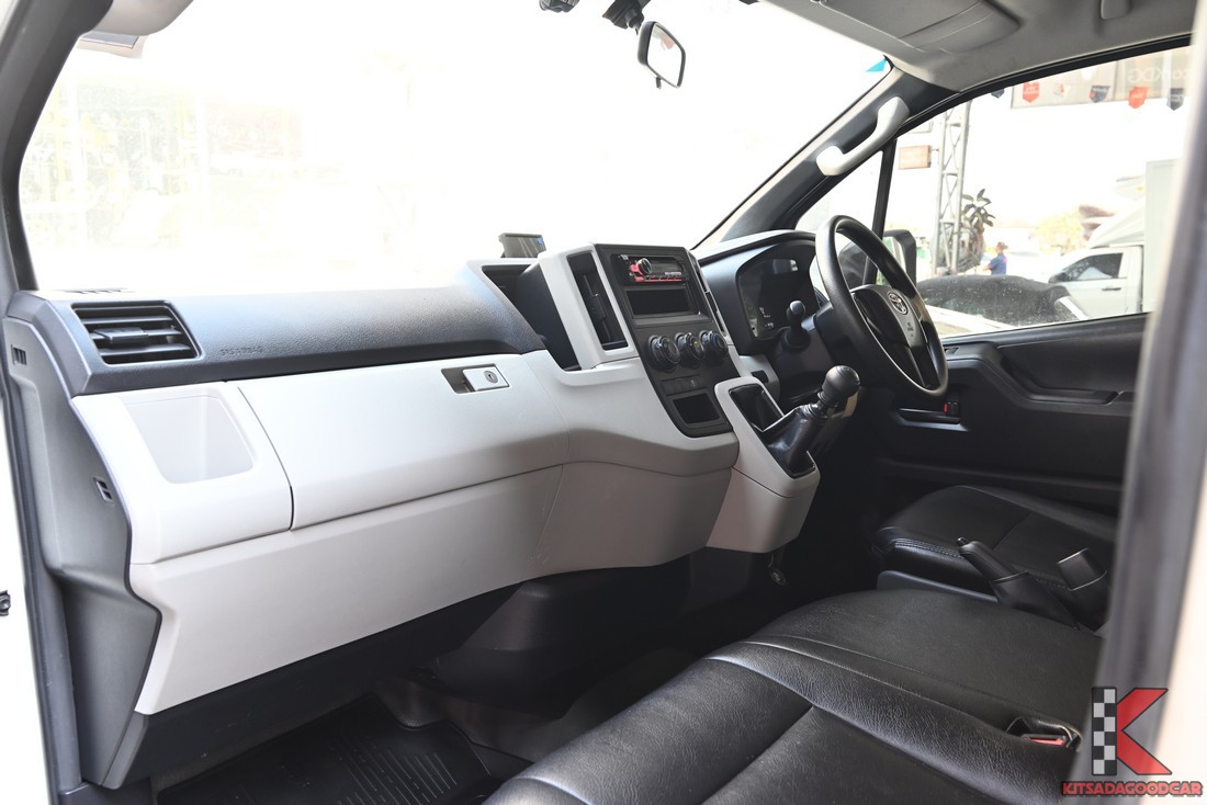 คอนโซลหน้าและตำแหน่งเกียร์