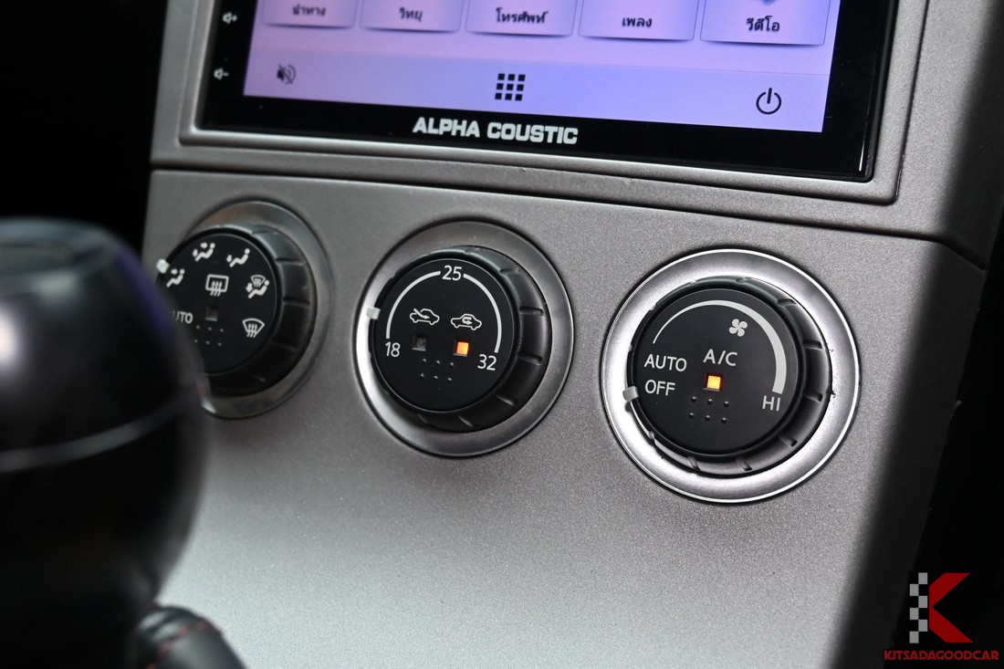 Nissan 350Z 3.5 Coupe ปี 2011 ห้องโดยสารด้านหน้า