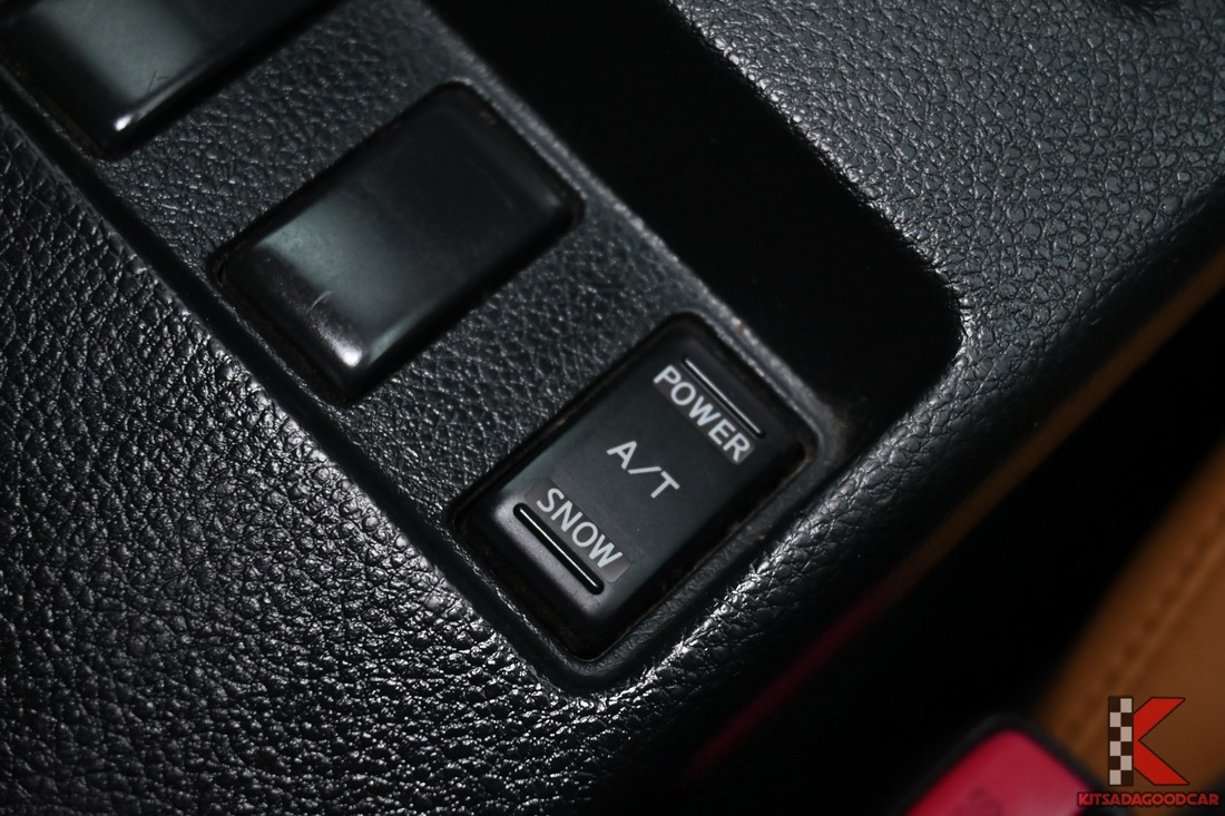 Nissan 350Z 3.5 Coupe ปี 2011 พวงมาลัย Carbon หุ้ม Alcantara