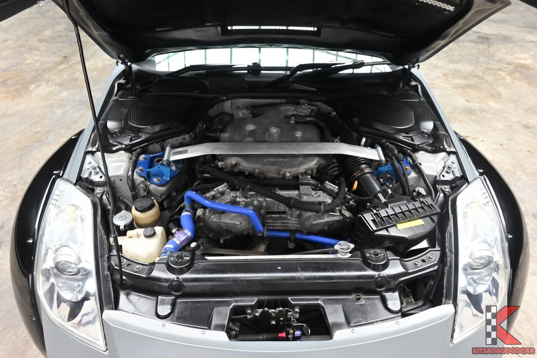 Nissan 350Z 3.5 Coupe ปี 2011 ห้องเครื่องเบนซิน V6 3.5 ลิตร