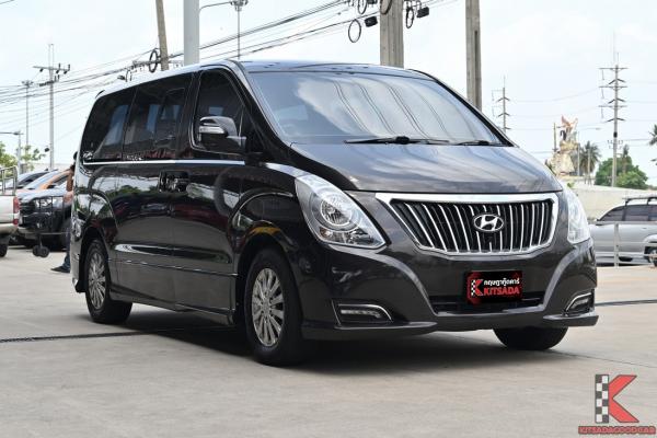 Hyundai H-1 2.5 ( 2017 ) Deluxe Van
