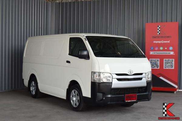 Toyota Hiace 3.0 ตัวเตี้ย (2014) D4D Van MT